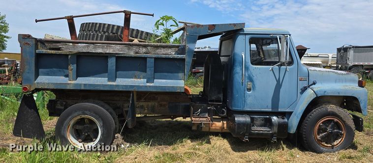 image for item DT6946 1985 International S1700 dump truck