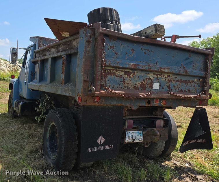 image for item DT6946 1985 International S1700 dump truck