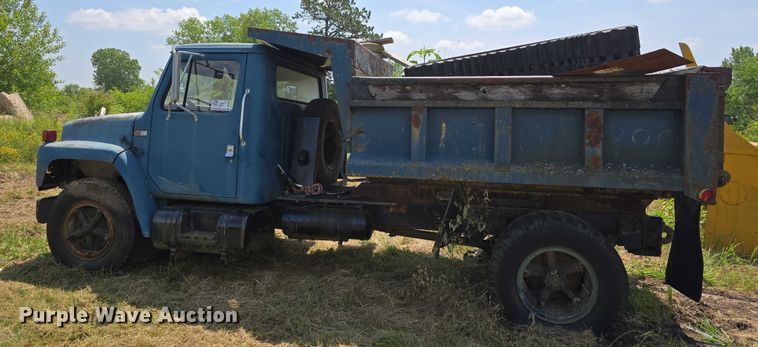 image for item DT6946 1985 International S1700 dump truck