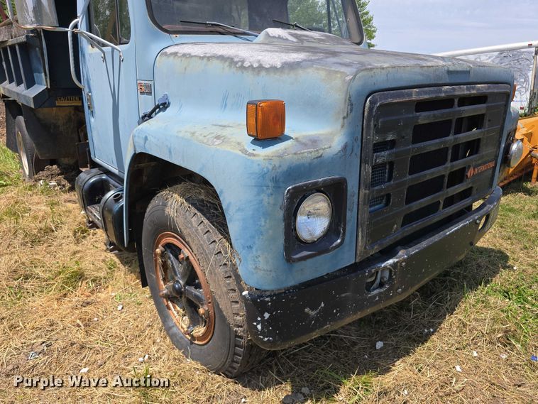 image for item DT6946 1985 International S1700 dump truck