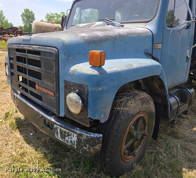 image for item DT6946 1985 International S1700 dump truck