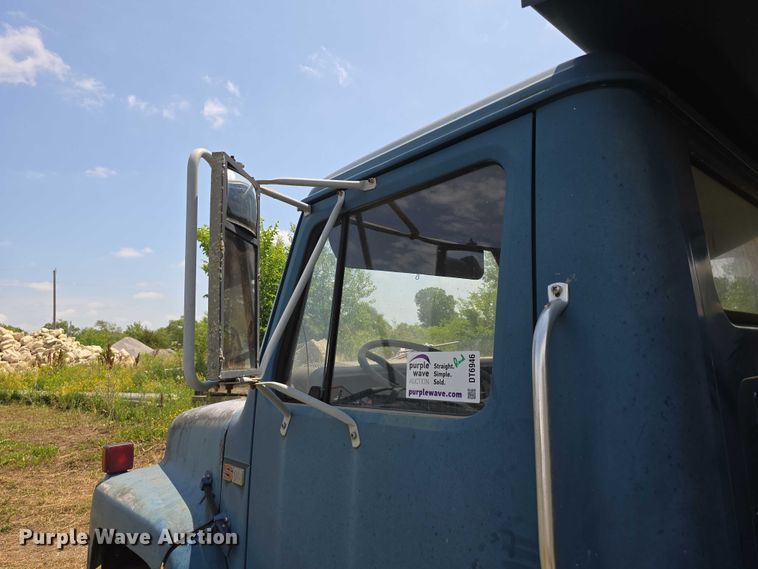 image for item DT6946 1985 International S1700 dump truck