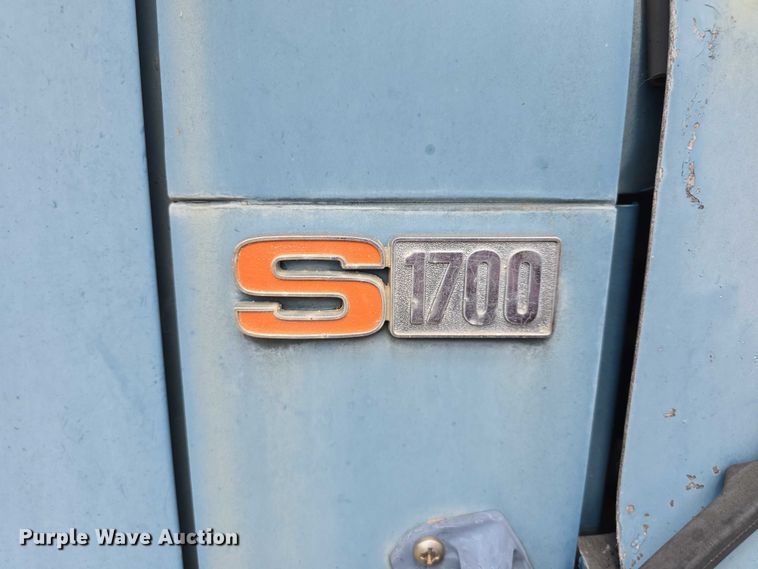 image for item DT6946 1985 International S1700 dump truck