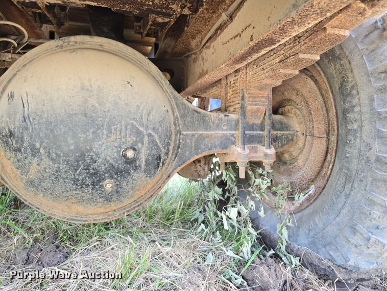 image for item DT6946 1985 International S1700 dump truck