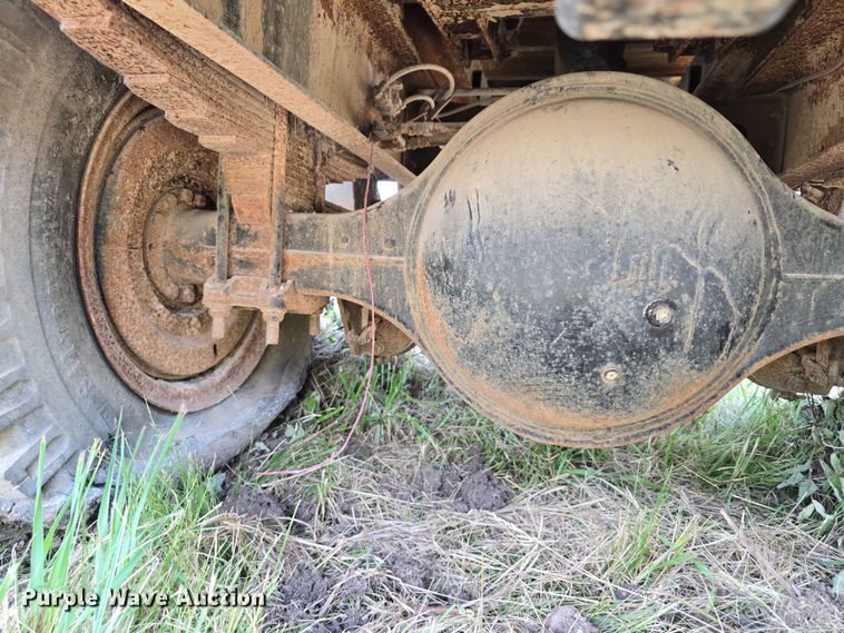 image for item DT6946 1985 International S1700 dump truck