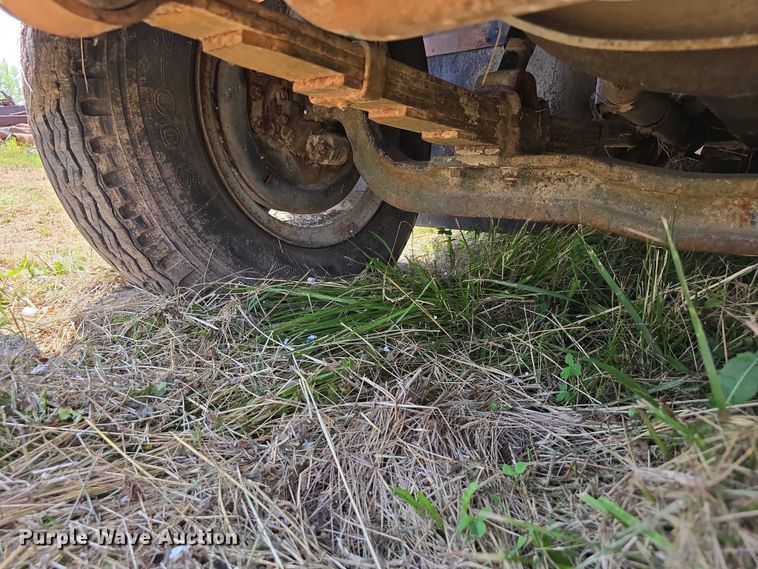 image for item DT6946 1985 International S1700 dump truck