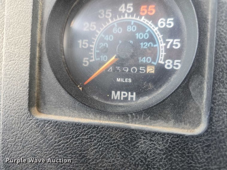 image for item DT6946 1985 International S1700 dump truck