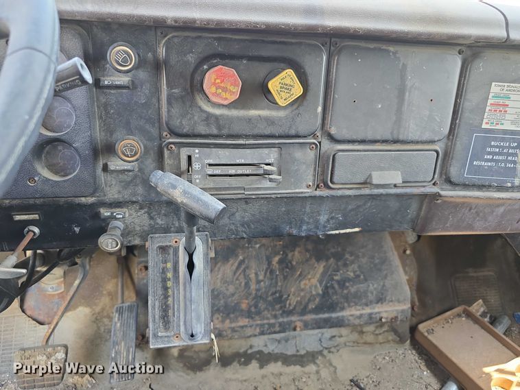 image for item DT6946 1985 International S1700 dump truck