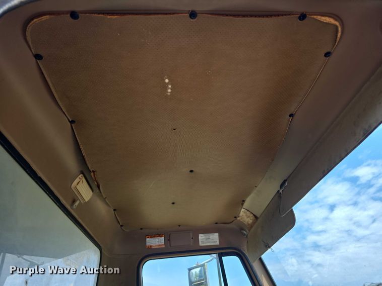 image for item DT6946 1985 International S1700 dump truck