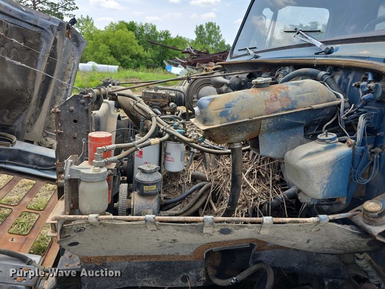 image for item DT6946 1985 International S1700 dump truck