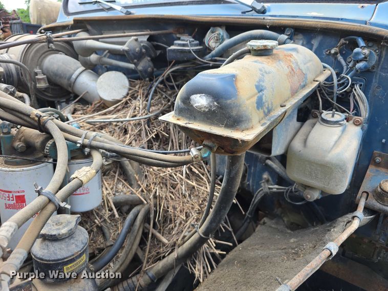 image for item DT6946 1985 International S1700 dump truck