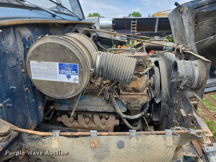 image for item DT6946 1985 International S1700 dump truck