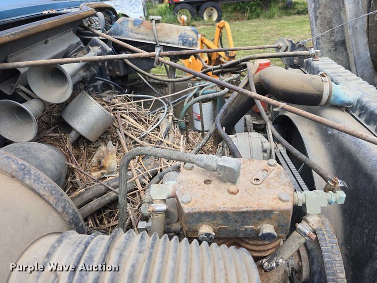 image for item DT6946 1985 International S1700 dump truck