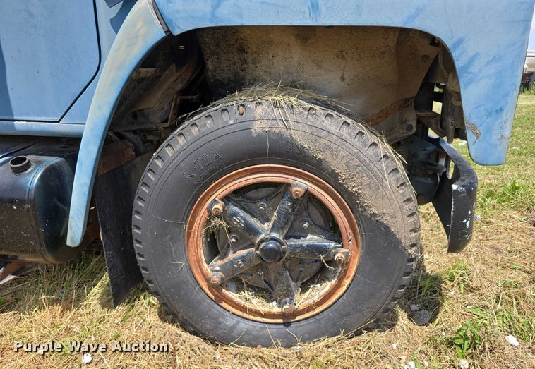 image for item DT6946 1985 International S1700 dump truck