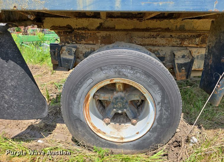 image for item DT6946 1985 International S1700 dump truck