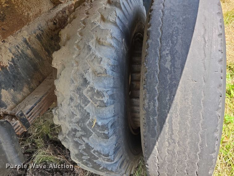 image for item DT6946 1985 International S1700 dump truck