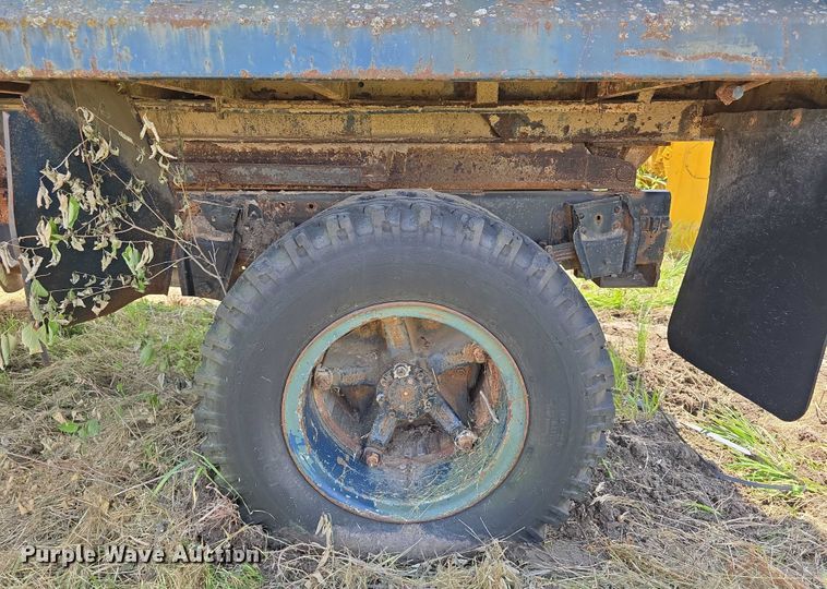 image for item DT6946 1985 International S1700 dump truck