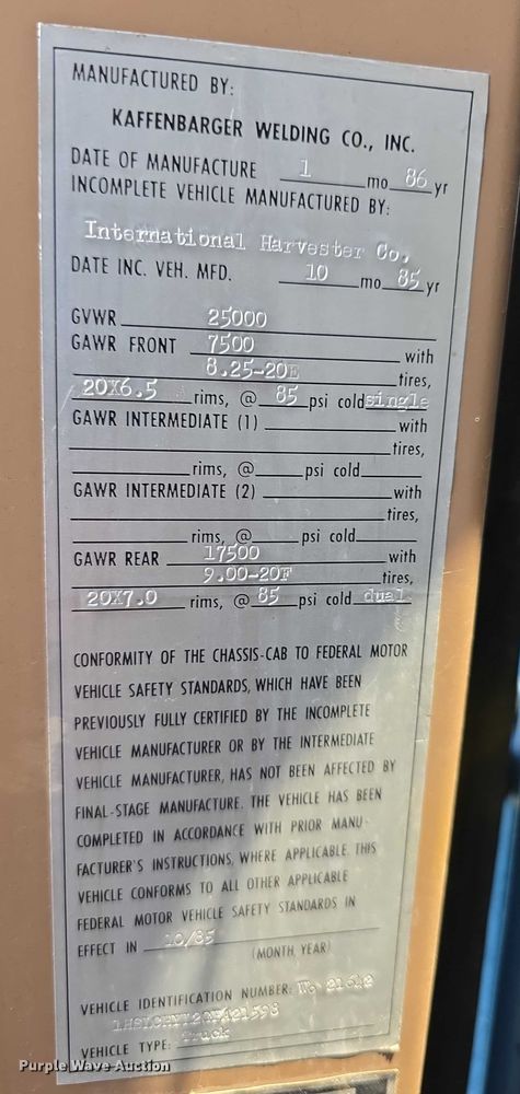 image for item DT6946 1985 International S1700 dump truck