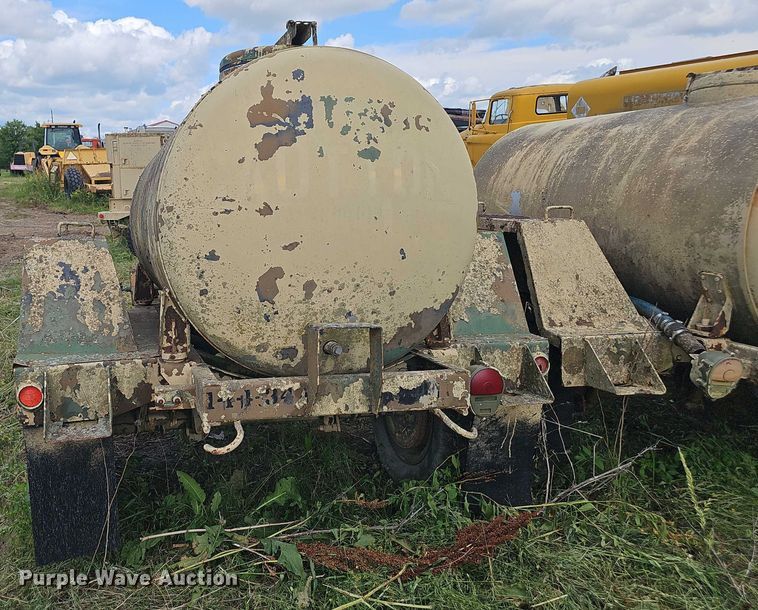 image for item DT6953 (3) tank trailers