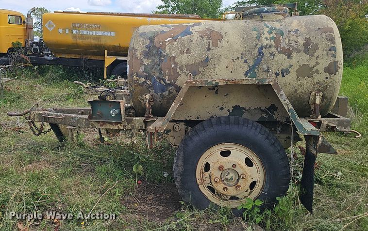 image for item DT6953 (3) tank trailers