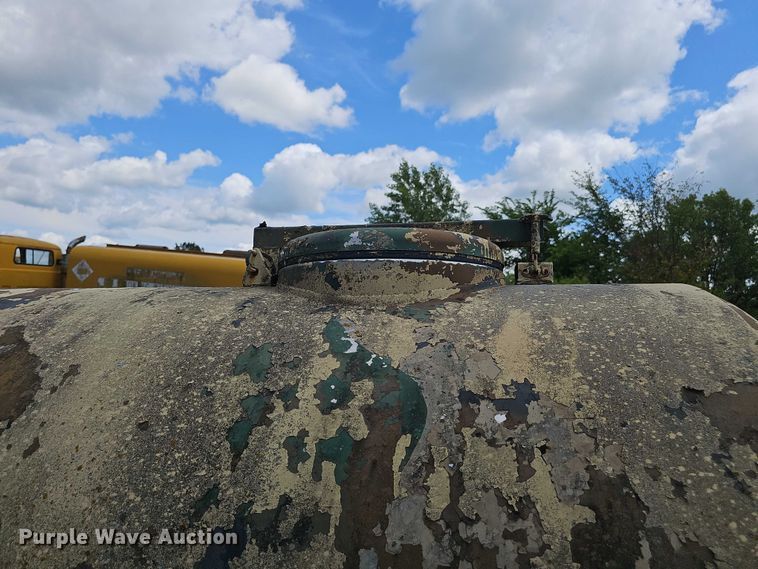 image for item DT6953 (3) tank trailers