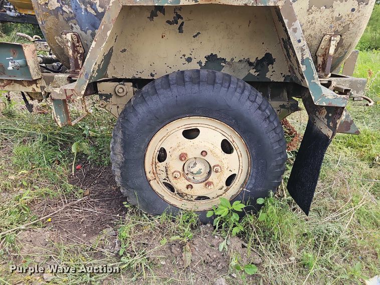 image for item DT6953 (3) tank trailers