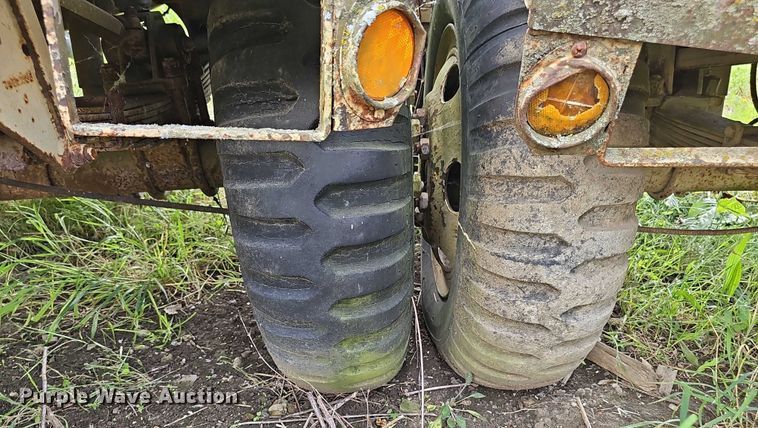 image for item DT6953 (3) tank trailers