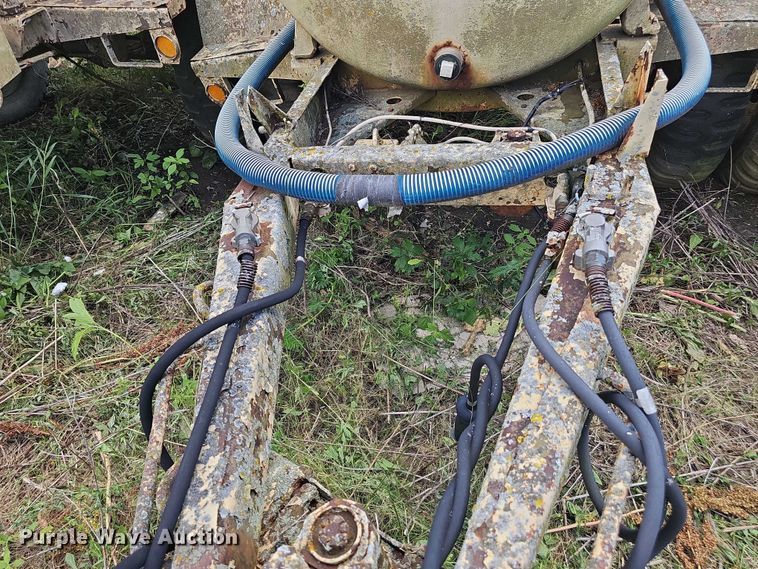 image for item DT6953 (3) tank trailers