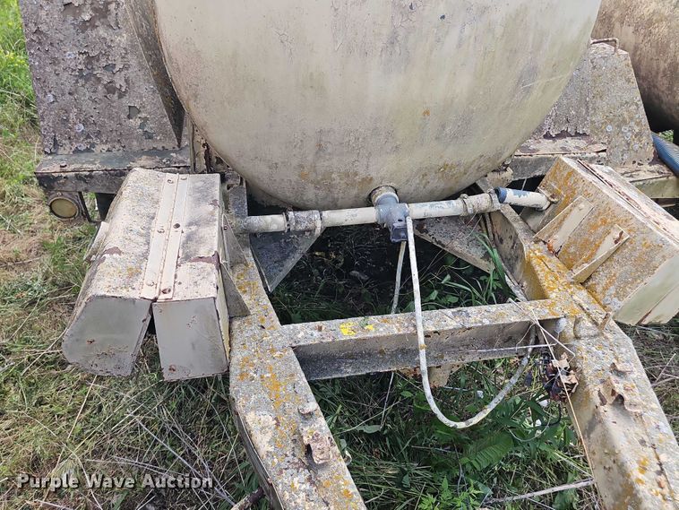 image for item DT6953 (3) tank trailers