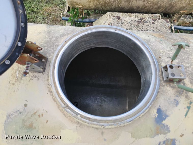 image for item DT6953 (3) tank trailers