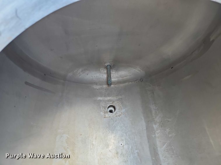 image for item DT6953 (3) tank trailers