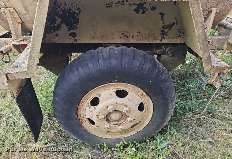 image for item DT6953 (3) tank trailers