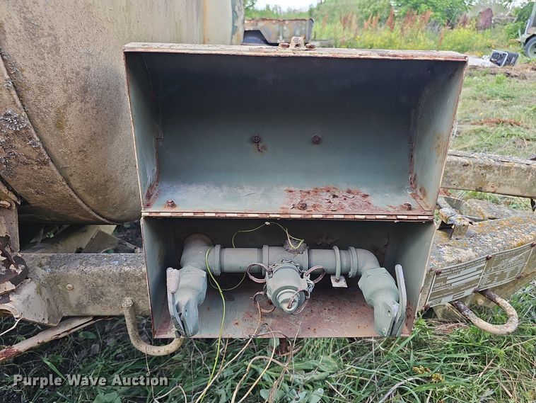 image for item DT6953 (3) tank trailers