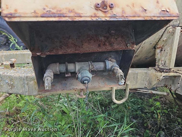 image for item DT6953 (3) tank trailers