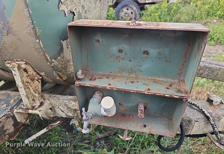 image for item DT6953 (3) tank trailers