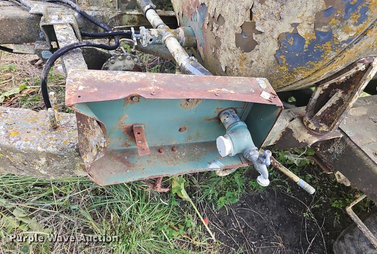 image for item DT6953 (3) tank trailers