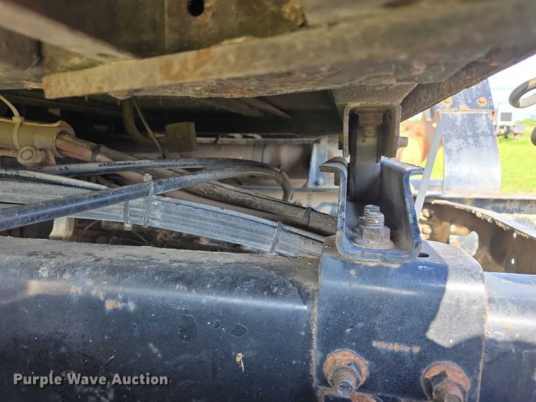 image for item DT6956 1992 White GMC WG Series semi truck