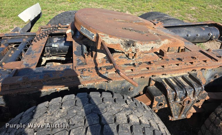 image for item DT6956 1992 White GMC WG Series semi truck