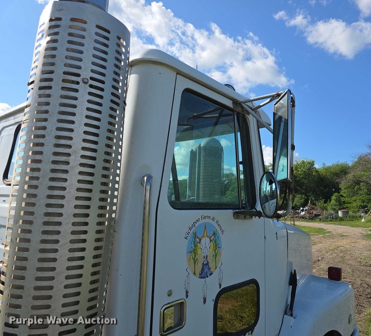 image for item DT6956 1992 White GMC WG Series semi truck