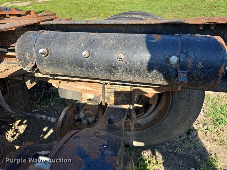 image for item DT6956 1992 White GMC WG Series semi truck