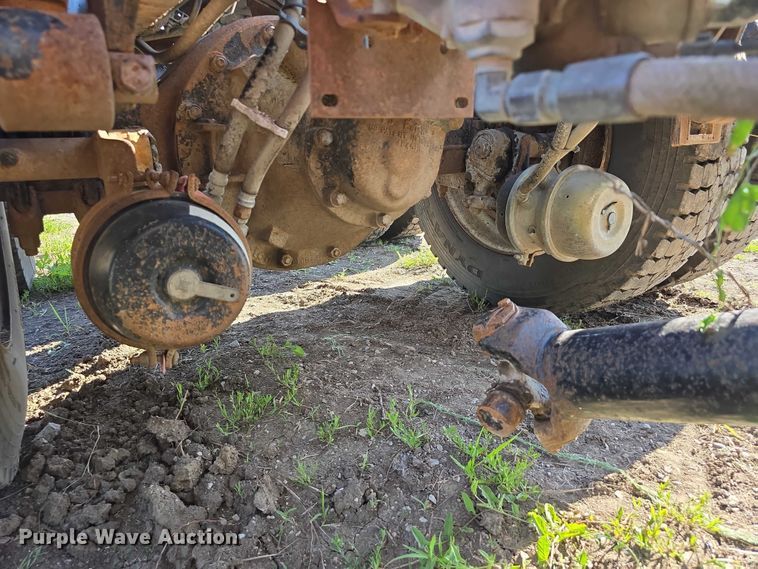 image for item DT6956 1992 White GMC WG Series semi truck