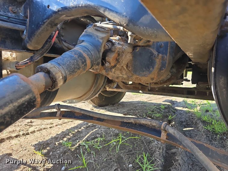 image for item DT6956 1992 White GMC WG Series semi truck