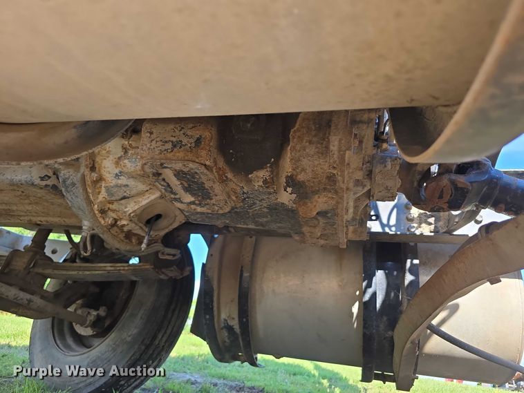 image for item DT6956 1992 White GMC WG Series semi truck