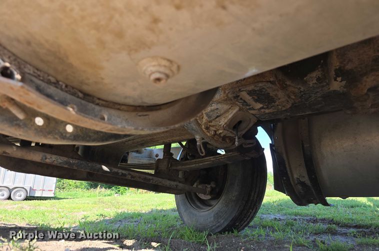 image for item DT6956 1992 White GMC WG Series semi truck