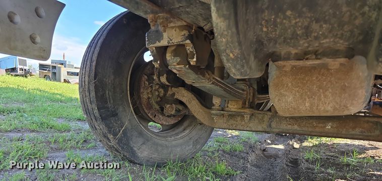 image for item DT6956 1992 White GMC WG Series semi truck