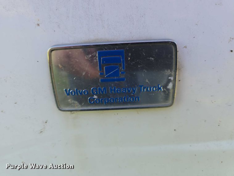 image for item DT6956 1992 White GMC WG Series semi truck