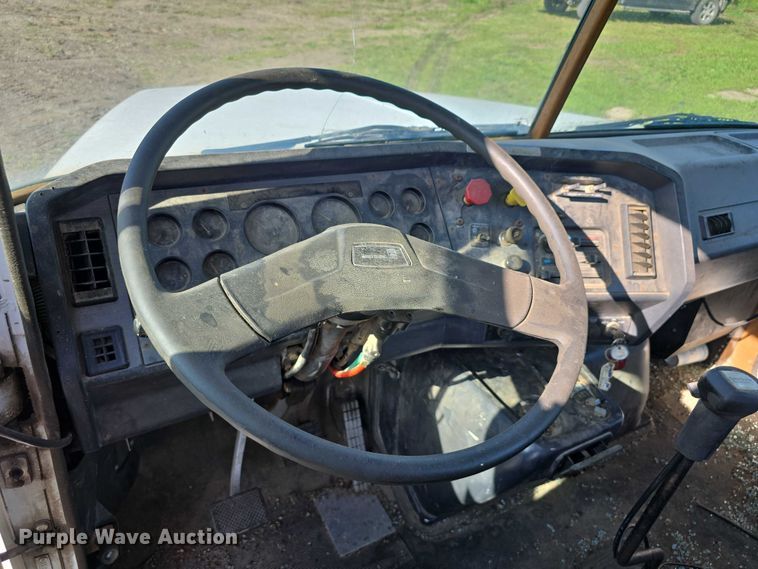 image for item DT6956 1992 White GMC WG Series semi truck