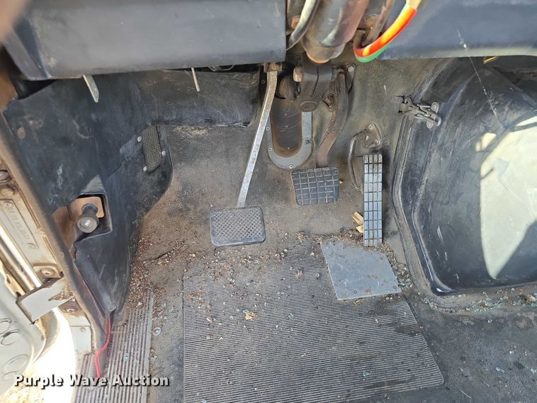 image for item DT6956 1992 White GMC WG Series semi truck