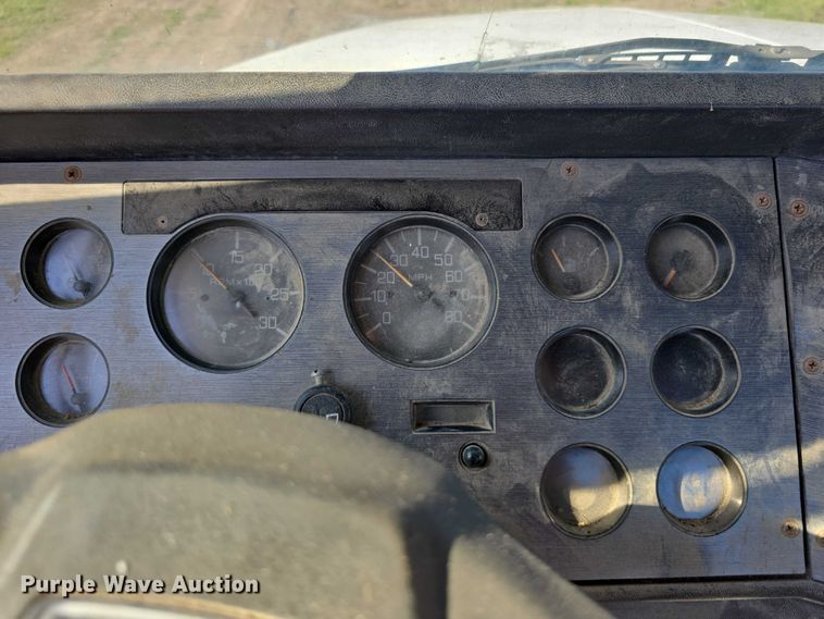 image for item DT6956 1992 White GMC WG Series semi truck