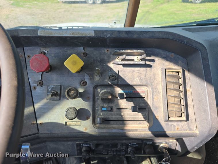 image for item DT6956 1992 White GMC WG Series semi truck